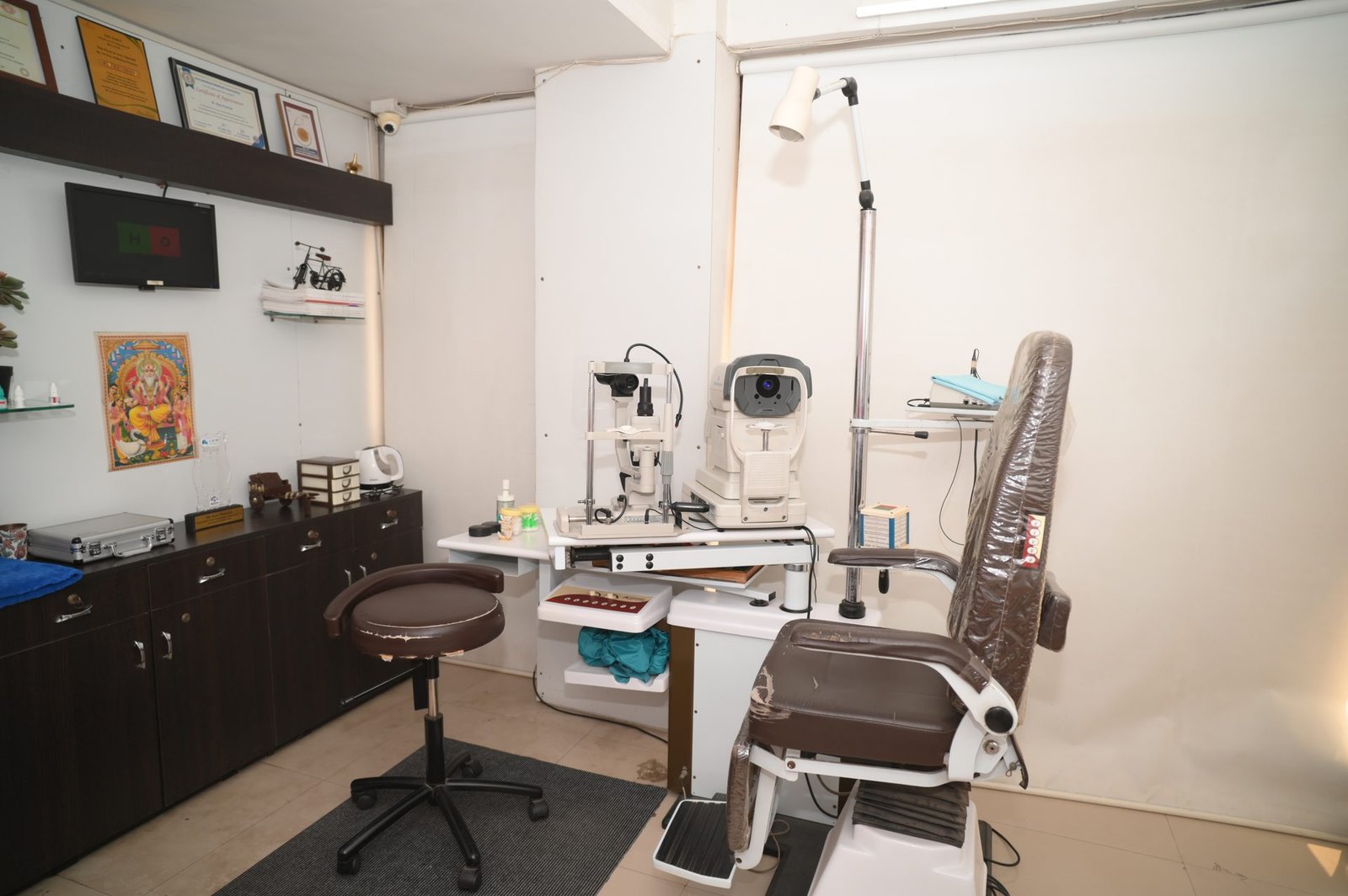 Advanced diagnostic eye-care equipment at Vidya Eye Hospital